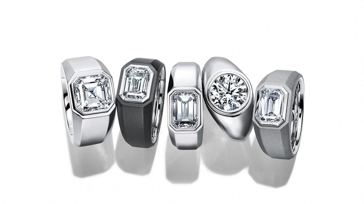 Zásnubní prsteny už nezdobí jen prsteníčky žen, ale i mužů